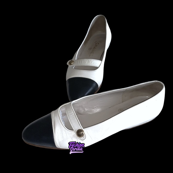Chanel Vintage Ballerina Ballet Flats White Black Two Tone Leather Gold CC Logo - Picture 9 of 12